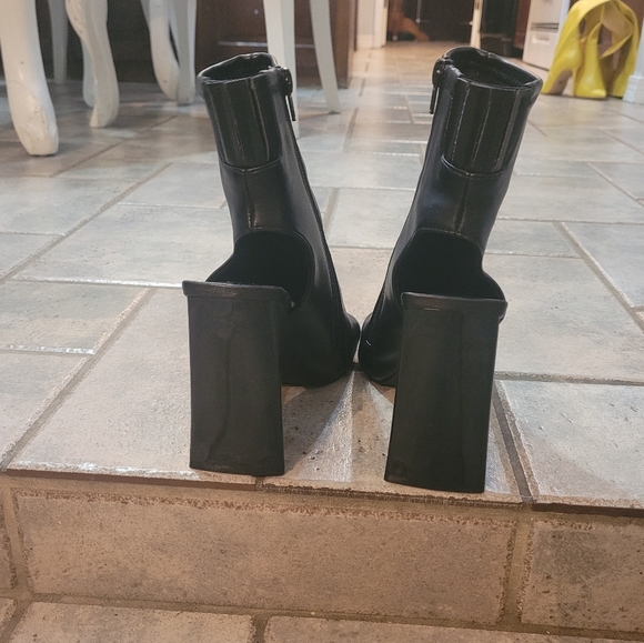 🤑SOLD🤑Steve Madden Safia Cutout Black Bootie - Picture 12 of 16